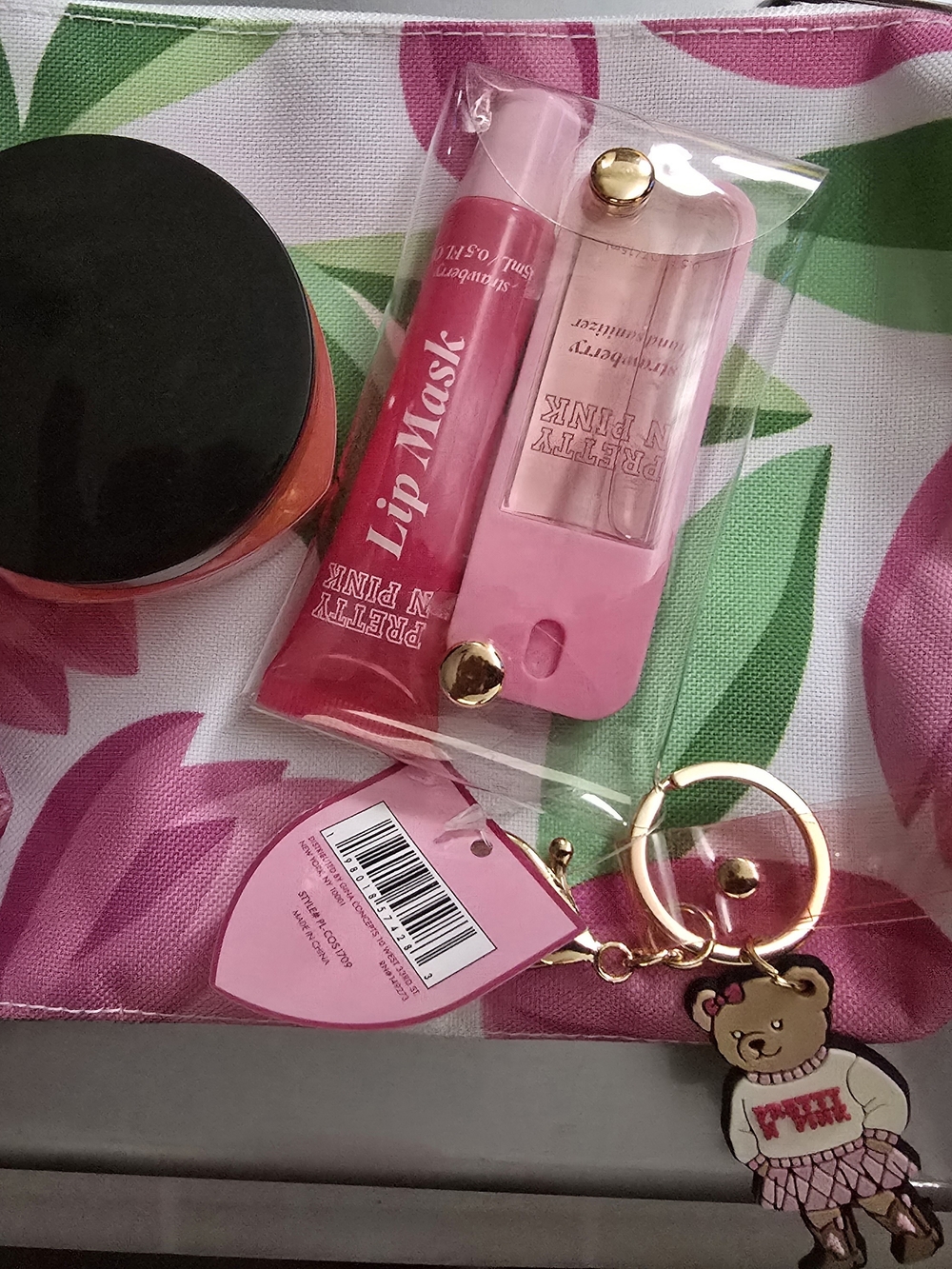Lip Mask & Keychain Holder Set With Clinique Bag